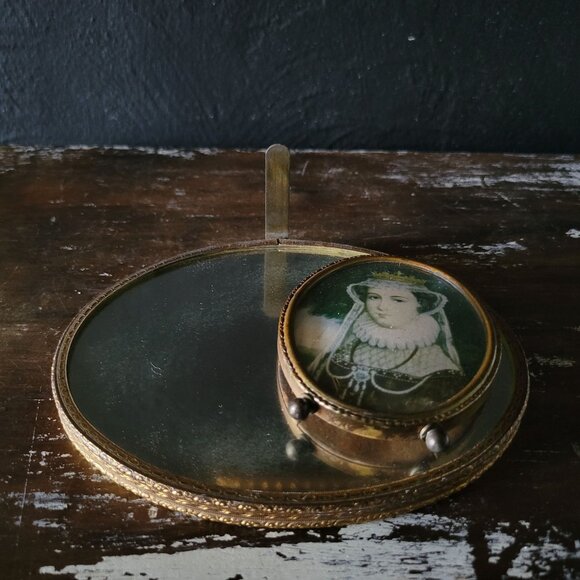 Antique Victoria Plateau with Attached Frame, Mary Queen of Scots Portrait - Picture 2 of 8